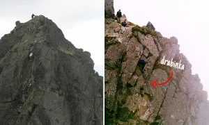 Turyści wspinają się po Orlej Perci. Trasa jest niebezpieczna, a pytanie "orla perć ile osób zginęło" często pojawia się w kontekście jej trudności.