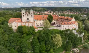 Opactwo Benedyktynów w Tyńcu, jeden z najpiękniejszych zabytków Małopolski, góruje nad Wisłą.