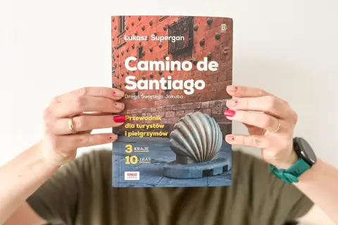 Przewodnik po **camino de santiago trasy**. Książka Łukasza Supergana opisuje 3 kraje i 10 tras pielgrzymkowych.