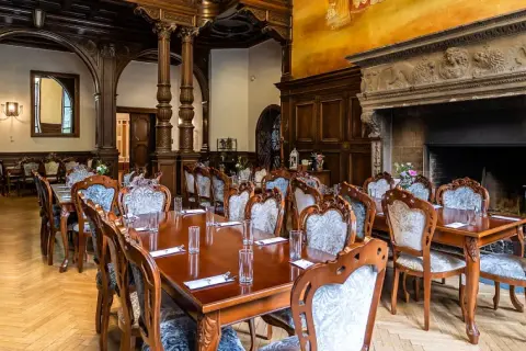 Gdzie zjeść w Mosznej? Odkryj najlepsze restauracje i kawiarnie