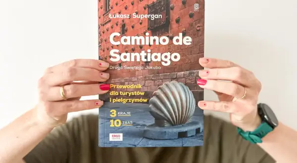 Przewodnik po **camino de santiago trasy**. Książka Łukasza Supergana opisuje 3 kraje i 10 tras pielgrzymkowych.