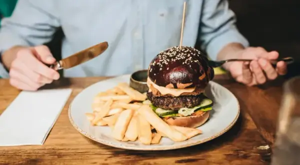 Gdzie zjeść w Gdańsku Brzeźnie? Odkryj najlepsze restauracje i smaki