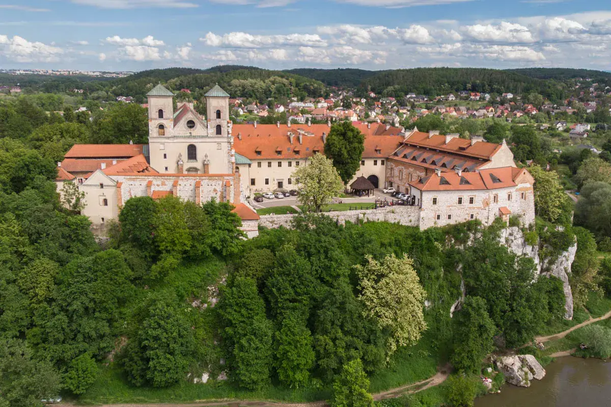 Opactwo Benedyktynów w Tyńcu, jeden z najpiękniejszych zabytków Małopolski, góruje nad Wisłą.