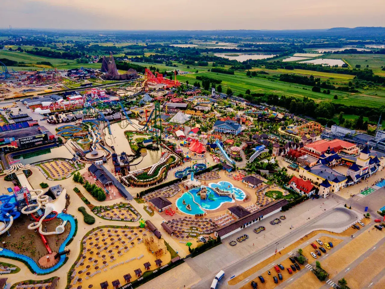 Energylandia: mnóstwo atrakcji, wodny świat i rollercoaster. Warto sprawdzić energylandia opinie przed wizytą!