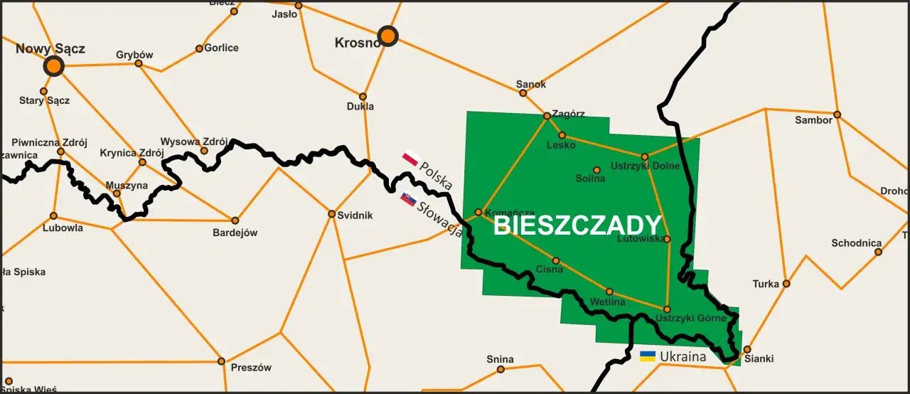 Mapa pokazuje, gdzie leżą Bieszczady, zaznaczone zielonym obszarem między Polską, Słowacją i Ukrainą. Widać pobliskie miasta jak Sanok, Lesko, Ustrzyki Dolne.