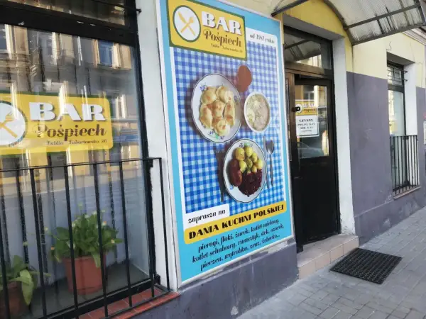 Bar Pospiech w Lublinie, gdzie zjesz tanio polskie dania: pierogi, flaki, żeberka. Od 1981 roku.