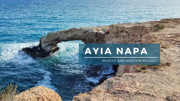 Skalisty łuk nad turkusowym morzem, symbol Ayia Napa i Mostu Miłości.