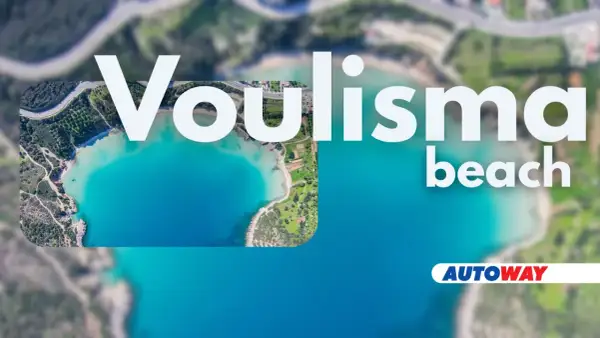 Widok z lotu ptaka na Voulsima beach z turkusową wodą i zielonymi wzgórzami. Logo Autoway.